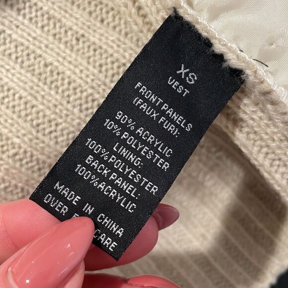 BCX Light colored faux fur vest size XS - Picture 7 of 7